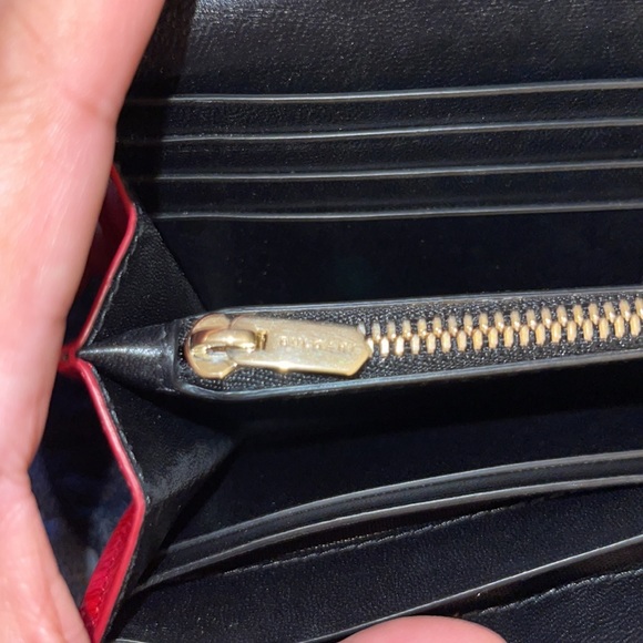 Bvlgari Preloved long wallet color redish with beautiful shine. Beautiful Wallet - Picture 9 of 17